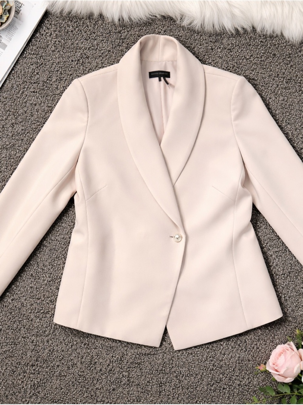 Donna Karan Light Creamy Peach Feminine beautifully lined Blazer